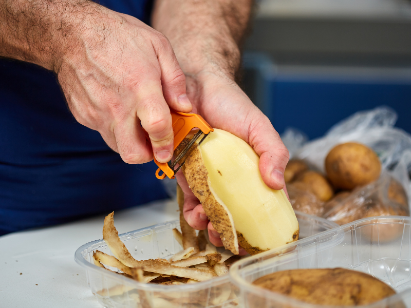 pelar patatas